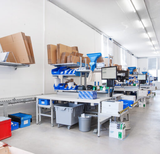 Packtische_Druckerablage_Auszugmodul_Aufbau_1_1600x1400-c1s1q85 (1)
